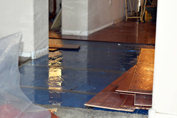 Professional Emergency Water Damage Restoration technician working in Kellyville, OK